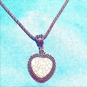 Heart-shaped howlite and silver necklace